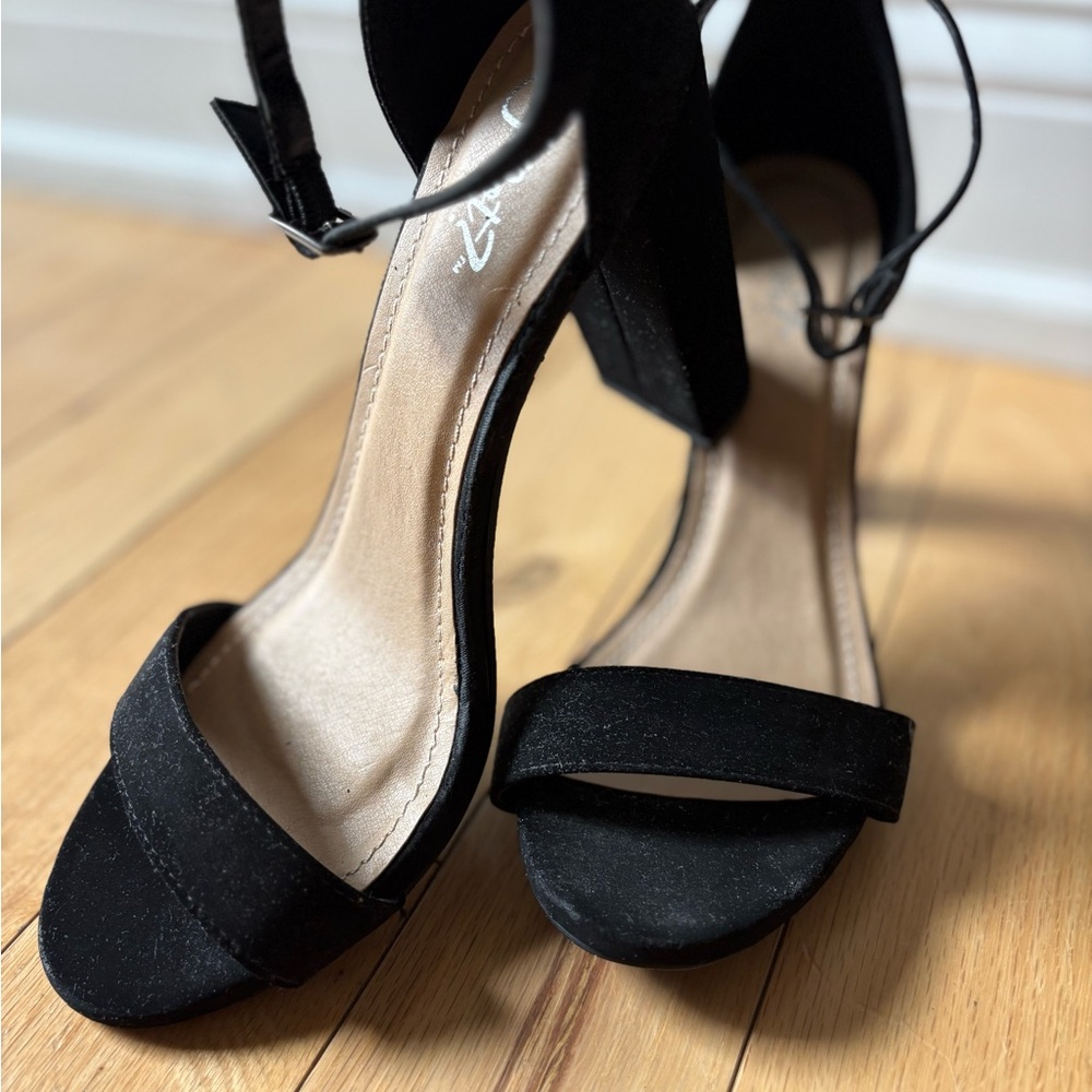 Chic Black Suede Women's Heels